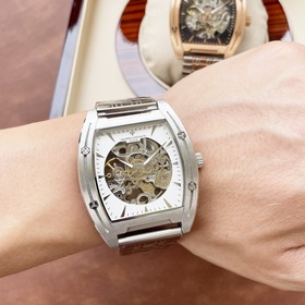 Элегантные мужские часы Vacheron Constantin с впечатляющим ажурны