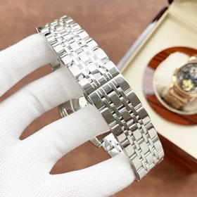 Элегантные мужские часы Vacheron Constantin с впечатляющим ажурны