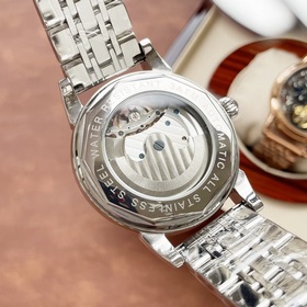 Элегантные мужские часы Vacheron Constantin с впечатляющим ажурны