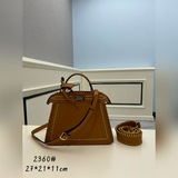 FENDI eekaboo средний размер, контрастные швы, средний размер, сумка в форме кош