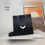 Большая сумка последней коллекции Fendi ack на официальном сайте, из гладкой и н