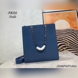 Большая сумка последней коллекции Fendi ack на официальном сайте, из гладкой и н