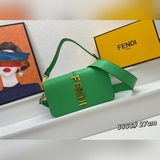 В комплекте с коробкой, оригинальная сумка Fendi Baguette последней модели, крыш