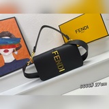 В комплекте с коробкой, оригинальная сумка Fendi Baguette последней модели, крыш
