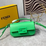 【Комплект в коробке】 Сумка для смартфона Fendi 25th Anniversary Baguette имеет о