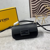 【Комплект в коробке】 Сумка для смартфона Fendi 25th Anniversary Baguette имеет о