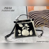 【В комплекте】 Знаменитая сумка FENDI eekaboo, из черного полотна и лакированной 