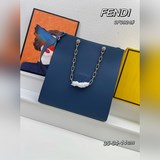 Большая сумка последней коллекции Fendi ack на официальном сайте, из гладкой и н