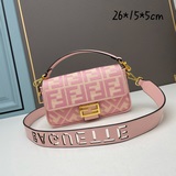 FENDI популярная классическая сумка Baguette изготовлена из высококачественного 