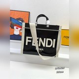 Средняя сумка Sunshine из лакированной кожи с выгравированным логотипом FENDI RO