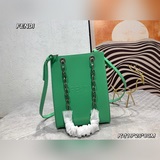 Сумка Fendi Ack, из гладкой кожи. Отделка из гладкого FENDI RO того же цвета с р