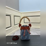 Fendi Mon Tresor мини-сумка из светло-синего денима с вышитым логотипом FF, свет