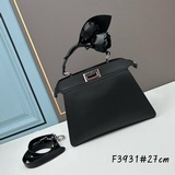 Новейшая сумка eekabooiSeeU от Fendi, представленная на официальном сайте бренда
