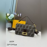 Сумка Fendi, изготовленная вручную с использованием техники вышивания восковой н