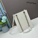 Сумка Fendi Ack, из гладкой кожи. Отделка из гладкого FENDI RO того же цвета с р