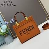 Сумка Fendi Sunshine с ручками из твердого пластика с эффектом янтаря.