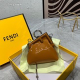 [В комплекте] Новая мини-сумка FEND1 First из лакированной кожи уже в продаже! Д
