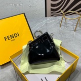 [В комплекте] Новая мини-сумка FEND1 First из лакированной кожи уже в продаже! Д