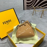 [В комплекте] Новая мини-сумка FEND1 First из лакированной кожи уже в продаже! Д