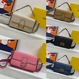 Средняя сумка Fendi Baguette из кожи первых слоев с ручной отделкой швами. Украш