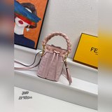 FendiMon Tresor маленькая сумка-бакет из парусины, украшена вышитым рельефным уз