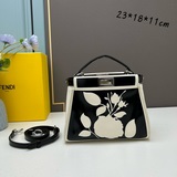 【В комплекте】 Знаменитая сумка FENDI eekaboo, из черного полотна и лакированной 