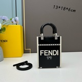【В комплекте】 Мини-сумка FENDISunshine из парусины и лакированной кожи с гравиро