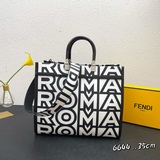 Fendi Graffiti/Black and White Средняя сумка для покупок с солнцезащитным козырь