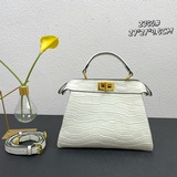 FENDI  eekaboo ISeeU сумка в форме кошки из кожи с текстурой крокодила, украшенн