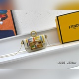 В комплекте с коробкой, оригинальная сумка Fendi Baguette в версии Nano, с откид