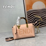 Еще одна популярная модель мини-сумки Fendi! Мини-сумка By The Way Boston.