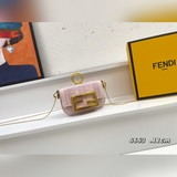 В комплекте с коробкой, оригинальная сумка Fendi Baguette в версии Nano, с откид
