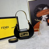 Поставка лунных сумок (сумок в форме рогов быка)... Мини-сумка Fendi Cookie в фо