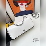 В комплекте с коробкой и официальным сайтом, новейшая сумка First Sight от FENDI