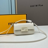 Сумка для телефона Fendi Baguette с коробкой выглядит мило и игриво, идеально по