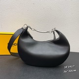 Средняя сумка в форме полумесяца, из кожи бычка, с золотым металлическим логотип