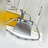 В комплекте с коробкой, сумка FENDI с логотипом eekaboo ISeeU, небольшая и очаро