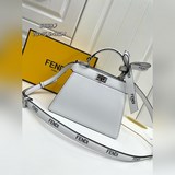 В комплекте с коробкой, сумка FENDI с логотипом eekaboo ISeeU, небольшая и очаро