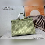 Средняя сумка eekaboo X-Tote с внутренними карманами и фирменной поворотной заст