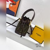Fendi Старая сумка-ведро из ткани с принтом в стиле «олд-скул» изготовлена из са