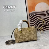 Официальный сайт MM Fendi Fendi Кстати, миниатюрная сумка Fendi — очень милая и 