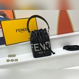 Fendi Mon Tresor маленькая сумка-баке, изготовлена из кожи быка, украшена белым 