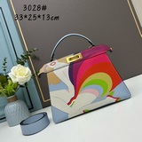 Маленькая сумка 430 FENDI, новейшая модная иллюстрация с официального сайта.  ee
