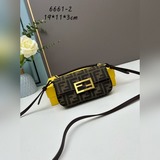 Покупайте новейшую мини-сумку Fendi в виде багета, в которую можно поместить два
