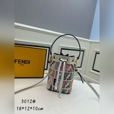 Сумка FENDI Mon Tresor из серии, выпущенной к празднику Сети-Фу-Ши.