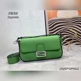 Средняя сумка Fendi Baguette, кашево-коричневая кожа Cuoio Romano.