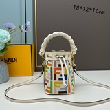 Fendi Mon Tresor маленькая сумка-бакет из розового полотна с рельефным узором FF