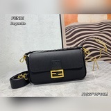 Средняя сумка Fendi Baguette, кашево-коричневая кожа Cuoio Romano.