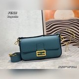 Средняя сумка Fendi Baguette, кашево-коричневая кожа Cuoio Romano.