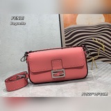 Средняя сумка Fendi Baguette, кашево-коричневая кожа Cuoio Romano.